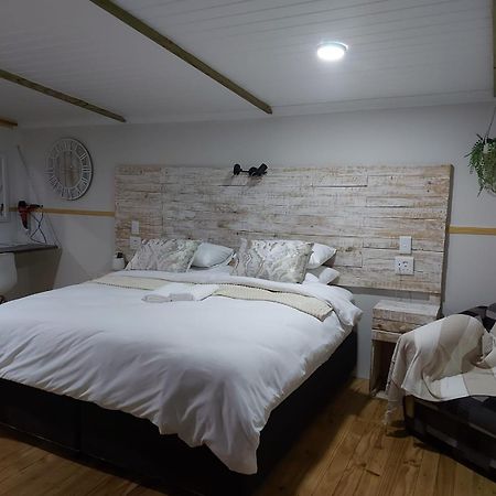 Villa Mariss Guesthouse Kraaifontein Екстер'єр фото