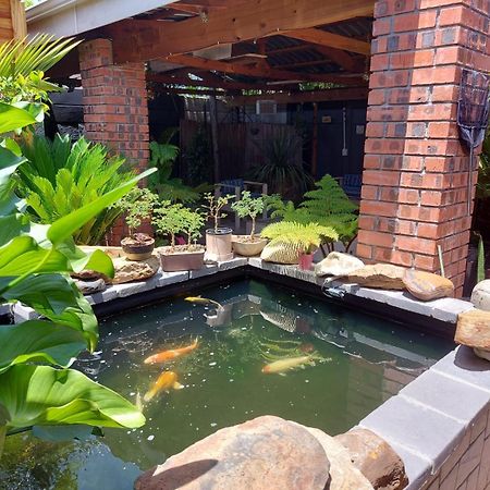 Villa Mariss Guesthouse Kraaifontein Екстер'єр фото