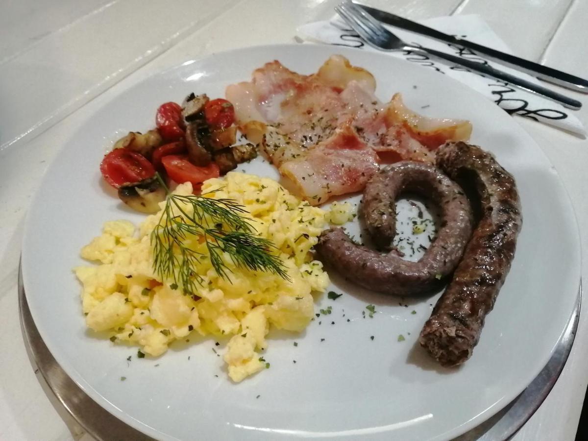 Villa Mariss Guesthouse Kraaifontein Екстер'єр фото
