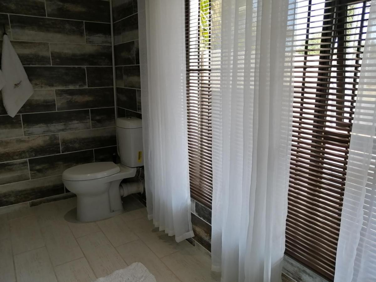 Villa Mariss Guesthouse Kraaifontein Екстер'єр фото