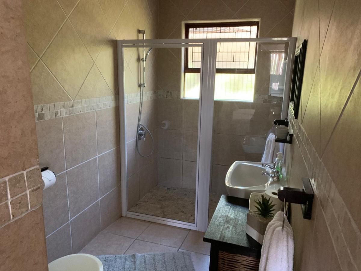 Villa Mariss Guesthouse Kraaifontein Екстер'єр фото
