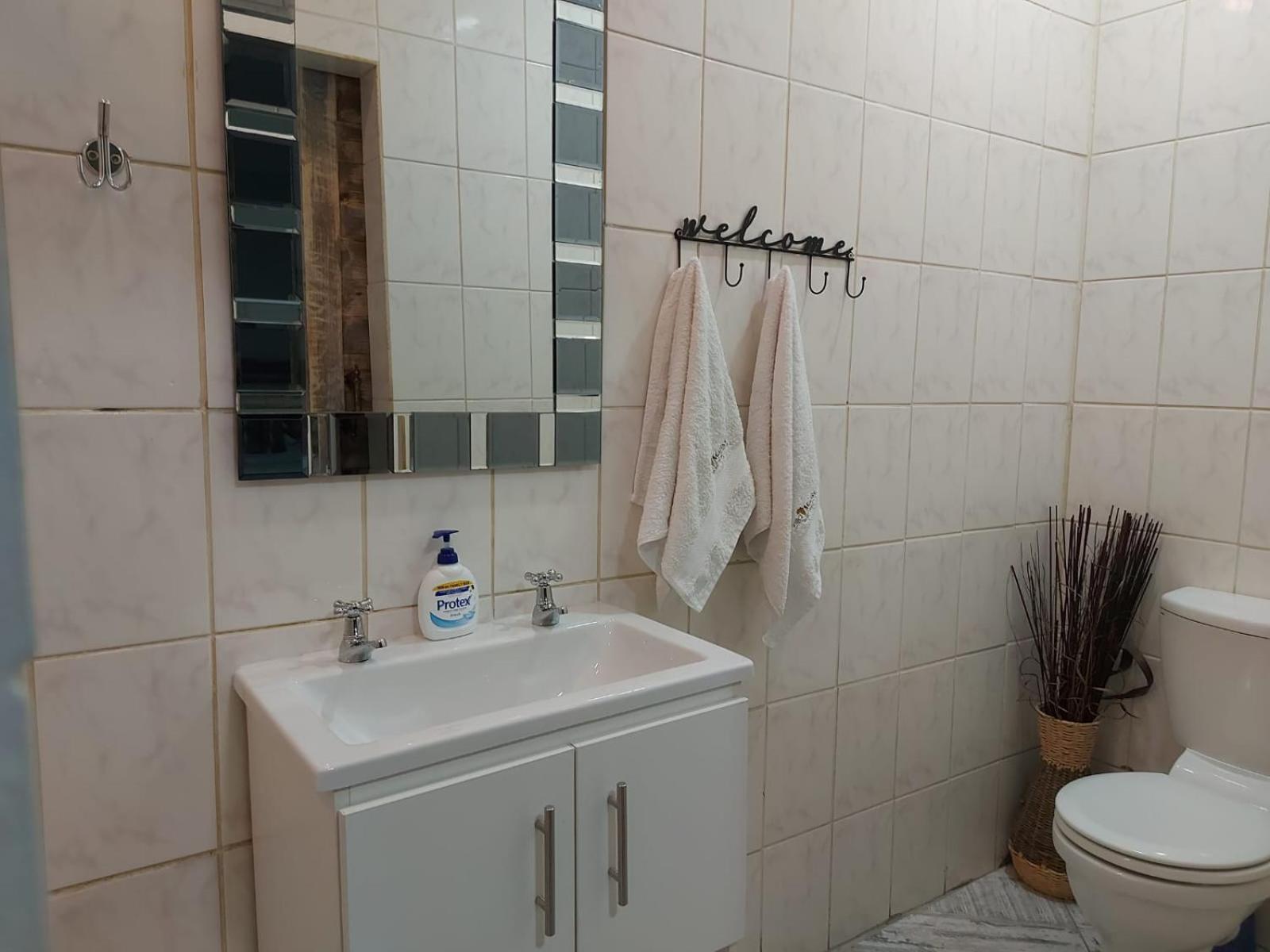 Villa Mariss Guesthouse Kraaifontein Екстер'єр фото
