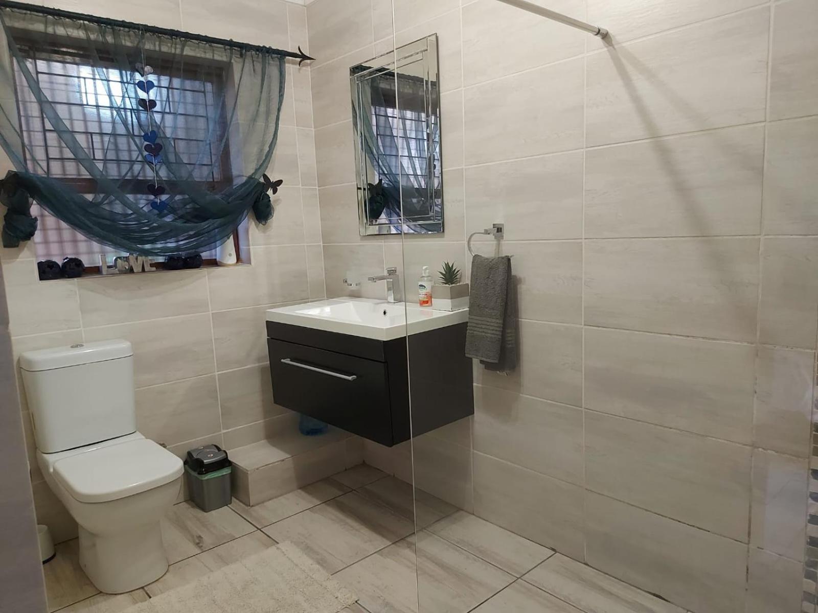 Villa Mariss Guesthouse Kraaifontein Екстер'єр фото