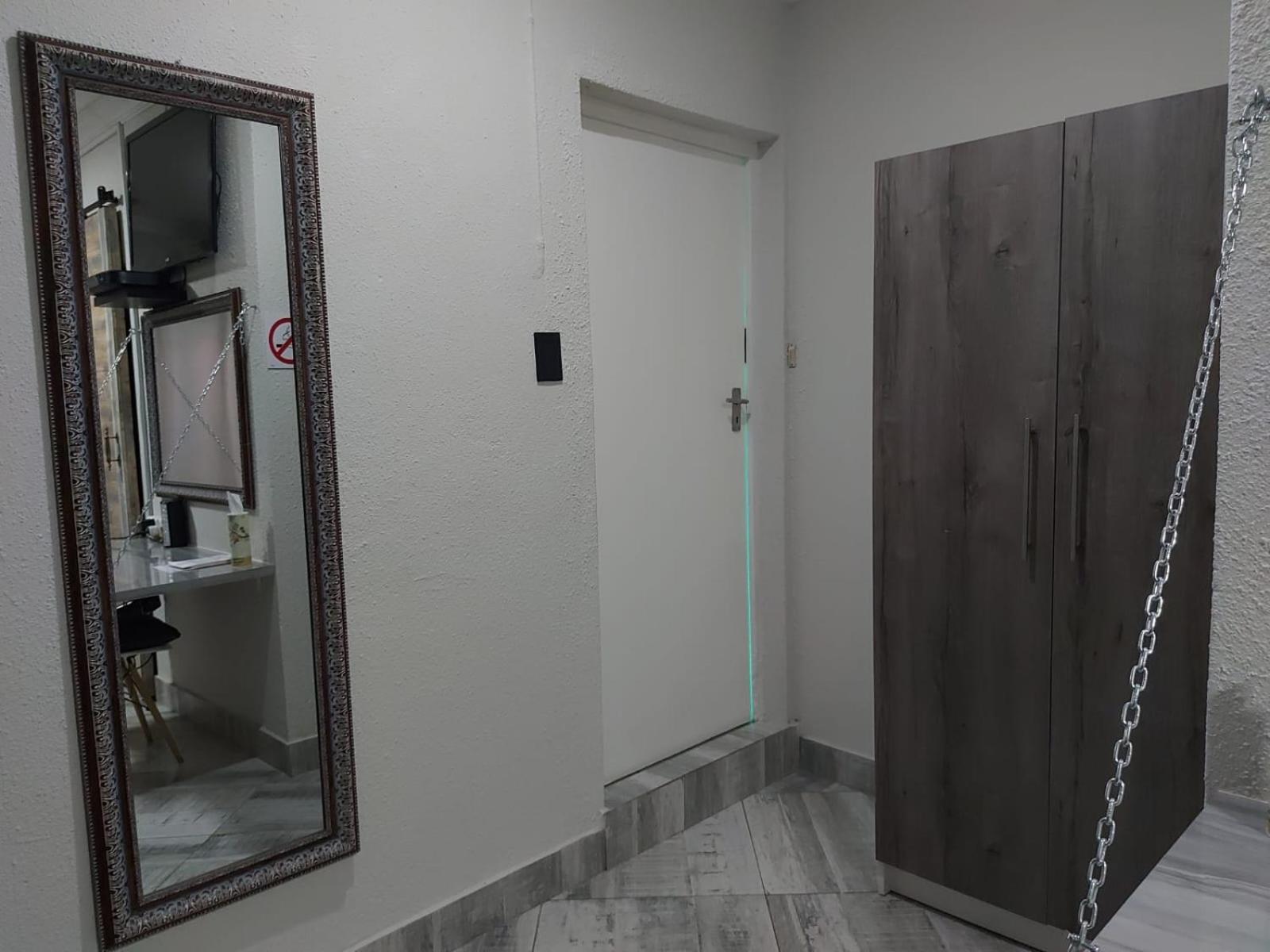 Villa Mariss Guesthouse Kraaifontein Екстер'єр фото