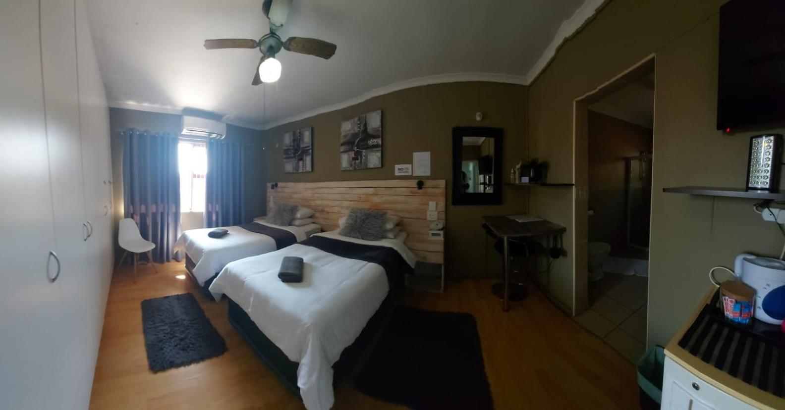 Villa Mariss Guesthouse Kraaifontein Екстер'єр фото